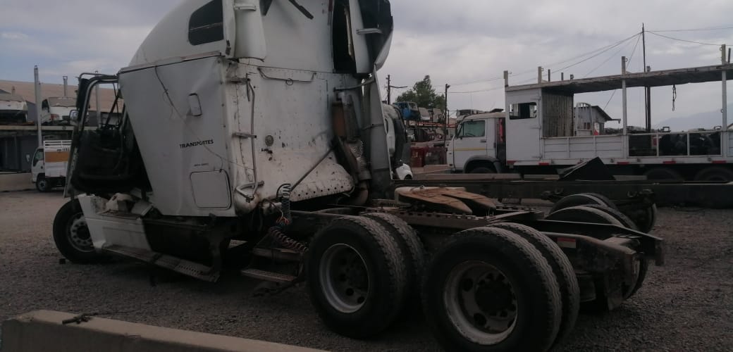  Freightliner COLUMBIA 2003    EN DESARME